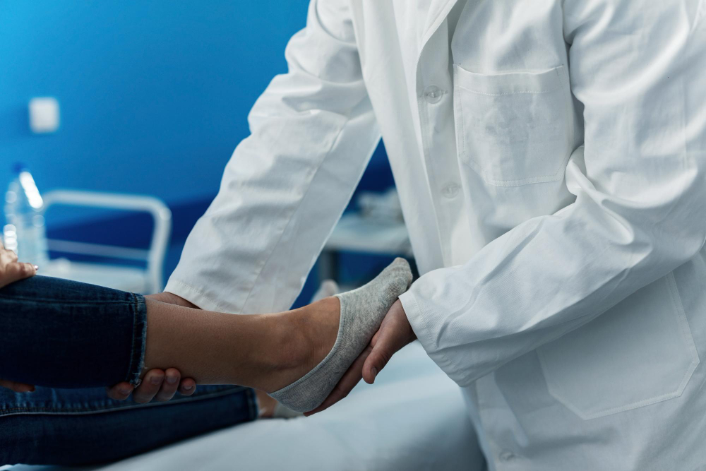 Médico especialista em dor no pé e tornozelo: tratamentos eficazes